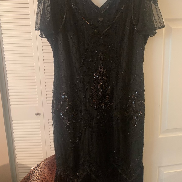 BLACK SEQUIN BEADED FRINFGED DRESS, SIZE M/L, NEW IN PACKAGING. - Picture 3 of 7
